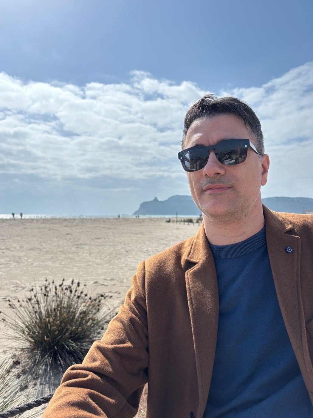 Federico Senes in spiaggia a Cagliari