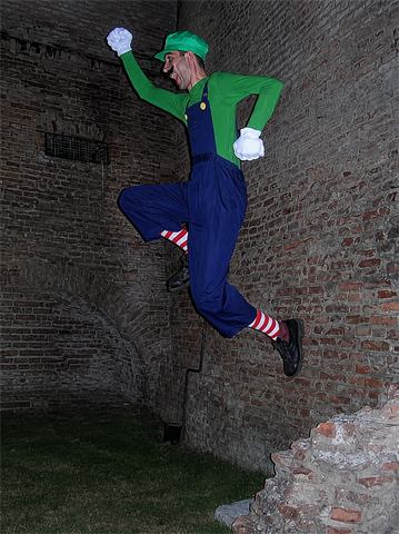 Cosplay di Luigi dal noto videogioco Mario Bros